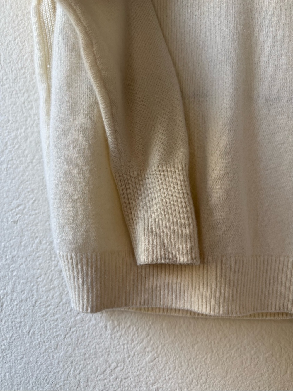 Uniqlo 100% cashmere Cream Crew Neck Sweater - Picture 6 of 11